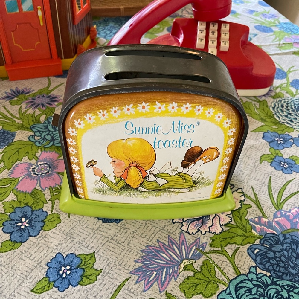 Vintage Sunnie Miss Toaster toy